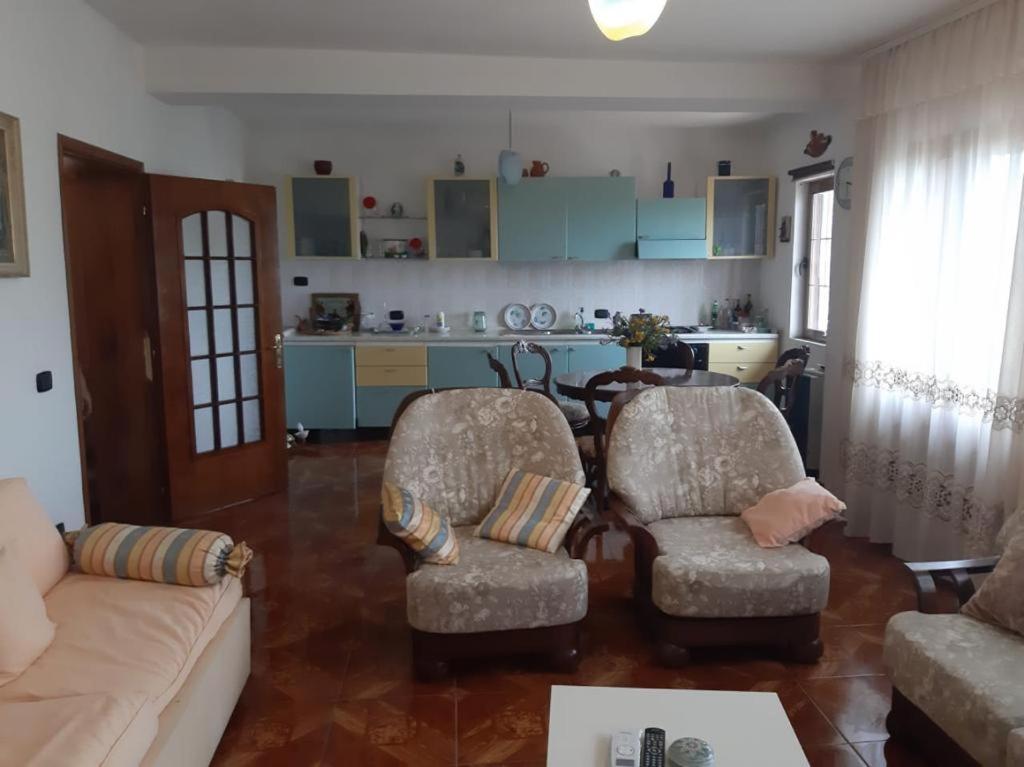 Guesthouse Villa Rosa Berati Quarto foto